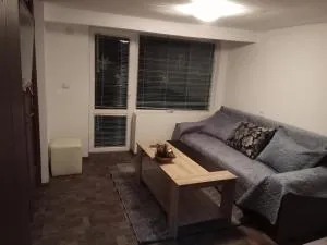 Yellow House - Bilyanska