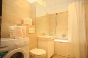 Modern Downtown Apartment (with Garage)