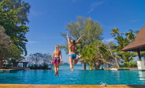 Barali Beach Resort hotel, 
Koh Chang, Thailand.
The photo picture quality can be
variable. We apologize if the
quality is of an unacceptable
level.