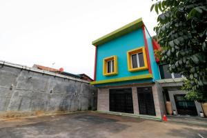 RedDoorz Plus near Halim Perdanakusuma 2