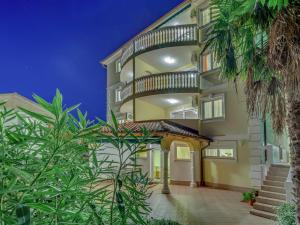 Lovely apartment in Crikvenica with roofed terrace 