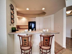 Mandalay Beach Club 1003