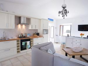 VECCHIA LUNA APARTMENT LENNO with Pool by Italian Apartments