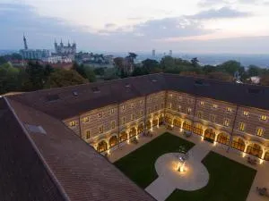 富维耶酒店 - 伊居利