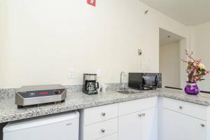 Ocean Drive Studio Historic Building minutes walk to the Beach.