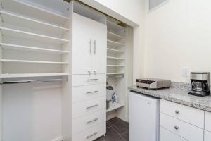 Ocean Drive Studio Historic Building minutes walk to the Beach.