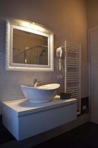 Single Room with Shared Bathroom