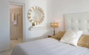 Gold Suites - Small Luxury Hotels of the World Santorini Greece