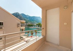 Modern new flat next to river Cetina