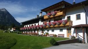 Apartma Apartments & Zimmer Urschnerhof Pertisau Avstrija