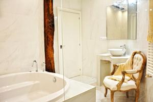 LUX CITYHALL + PARKING