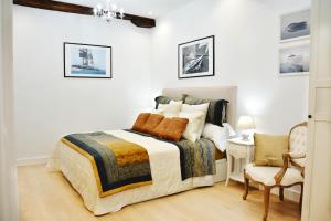 LUX CITYHALL + PARKING