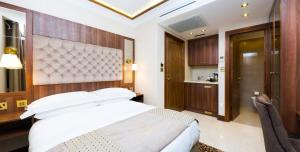Superior Double Room room in Kensington Prime Hotel