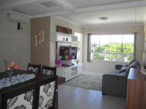 excelente apto de 3 quartos sendo uma suíte e próximo ao mar