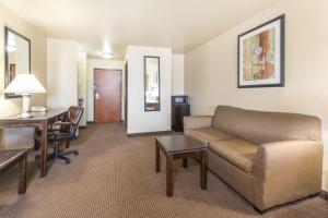 King Studio Suite - Non-Smoking room in Baymont by Wyndham Perryton