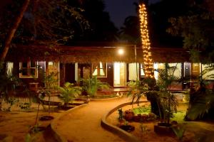 Naaval Beach Villa & Rooms