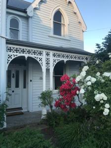 Amberley - circa 1880s Luxury - 5 brooms sleeps 9