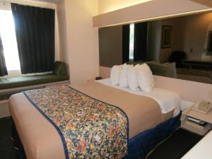 Queen Room room in America's Best Value Inn & Suites-McDonough