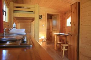 Maisons de vacances Roulottes de Bois le roi : photos des chambres