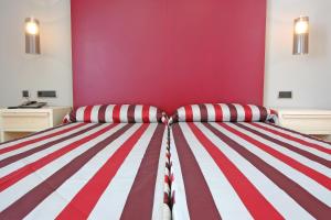 Double Room with Hot Tub and Sea View room in Adiafa