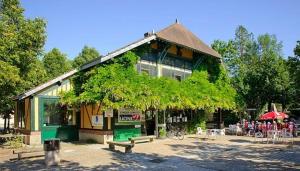 Maisons de vacances Roulottes de Bois le roi : photos des chambres