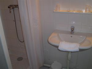 Hotels Hotel Beausejour : Chambre Double Standard avec Toilettes Communes