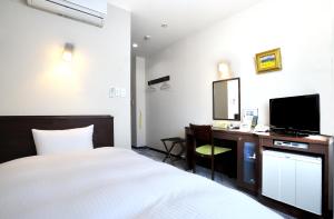 Double Room with Small Double Bed and Shower - Non-Smoking