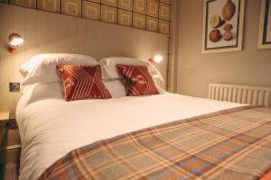 Cosy Double Room room in The Curious Pig in the Parlour