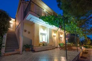 Helen & Theo - Laganas