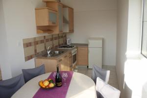 Apartment Arba 3 s bazenom i parkingom