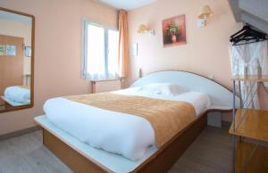 Hotels Hotel De Rosny : photos des chambres