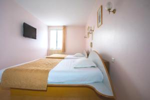 Hotels Hotel De Rosny : photos des chambres