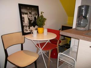 Appartements Villa Schiller, 2 studios cote jardin - quartier Orangerie : Studio avec Terrasse