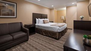 King Room - Disability Access Tub room in Best Western Poway/San Diego Hotel