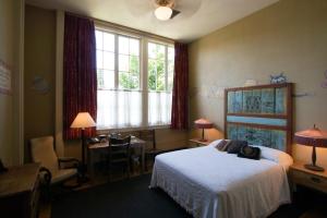 McMenamins Kennedy School