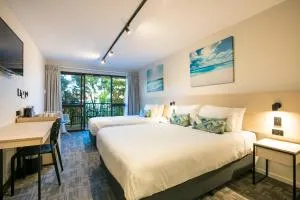 Nightcap at Kawana Waters Hotel - Parrearra