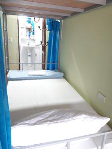 Giường Trong Phòng Nghỉ Tập Thể 8 Giường Cho Cả Nam Và Nữ (Bed in 8-Bed Mixed Dormitory Room)