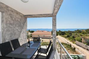 Apartment with Sea View room in Crowonder Luxury Vir
