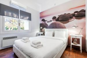 Trendy Minimal Flat in posh Athens