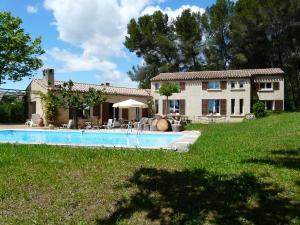 Chalet Maison familiale avec Piscine Privée et Terrain de Tennis Privé, situé en Campagne d'Eguilles, proch Éguilles Francia