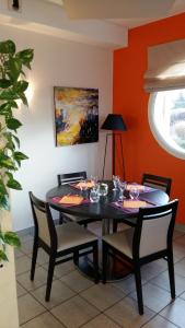 Hotels Les Balcons Du Velay : photos des chambres