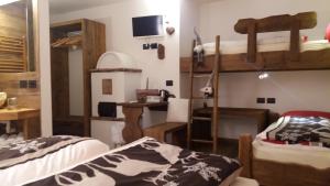 Quadruple Room with Private Bathroom