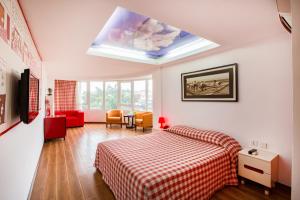 Thang Long Espana Hotel