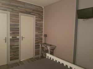 Hotels Hotel Bernieres : photos des chambres