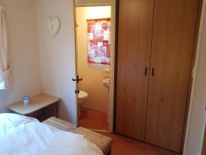 the jackdaw pub SELF CATERING STATIC CARAVAN free breakfast supplied