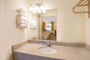 Double Room with Two Double Beds - Smoking room in Days Inn by Wyndham Chester