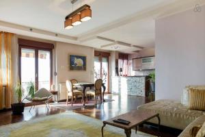 Roof Penthouse 15th Floor