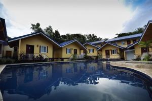 Blue Lagoon Inn & Suites