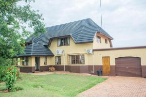 Hoyohoyo Koeltehuis Farm Lodge