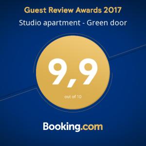 Studio apartment - Green door 